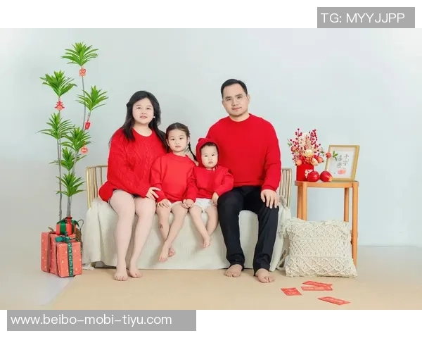 范弗里特全家欢庆圣诞节晒幸福合影展现温馨家庭生活